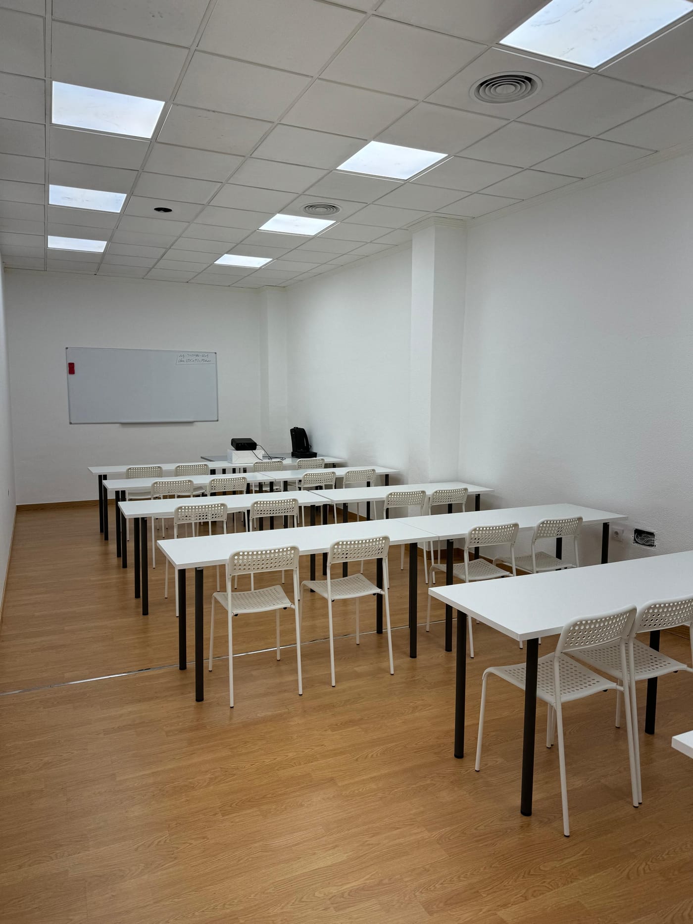 Una de las aulas de la academia