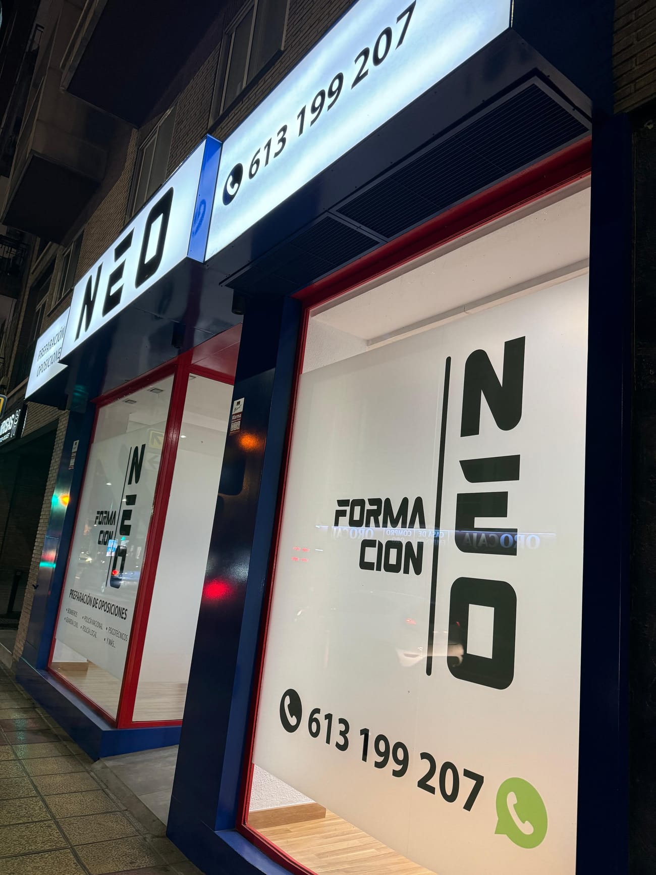 Fachada de la academia Formación NEO en Murcia